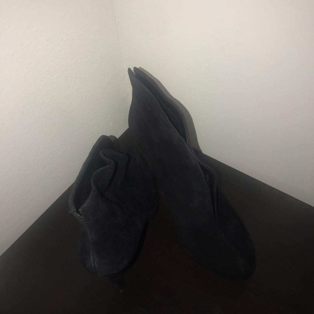 Jessica Simpson Black swayed ankle heels